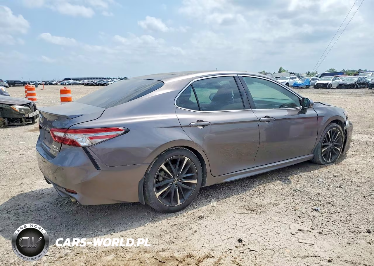 2018 Toyota Camry Xse VIN:4T1B61HK5JU095311 - 3