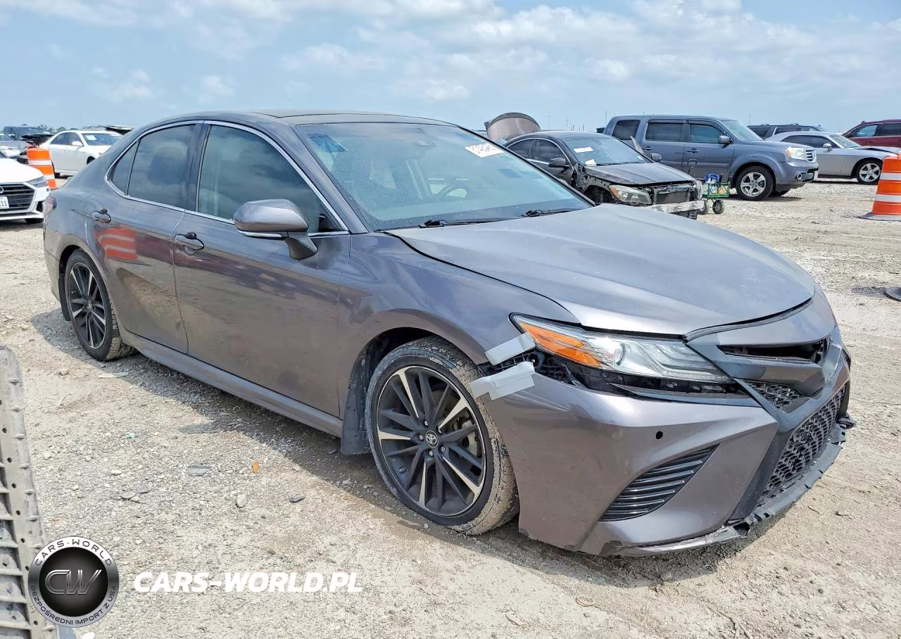 2018 Toyota Camry Xse VIN:4T1B61HK5JU095311 - 4