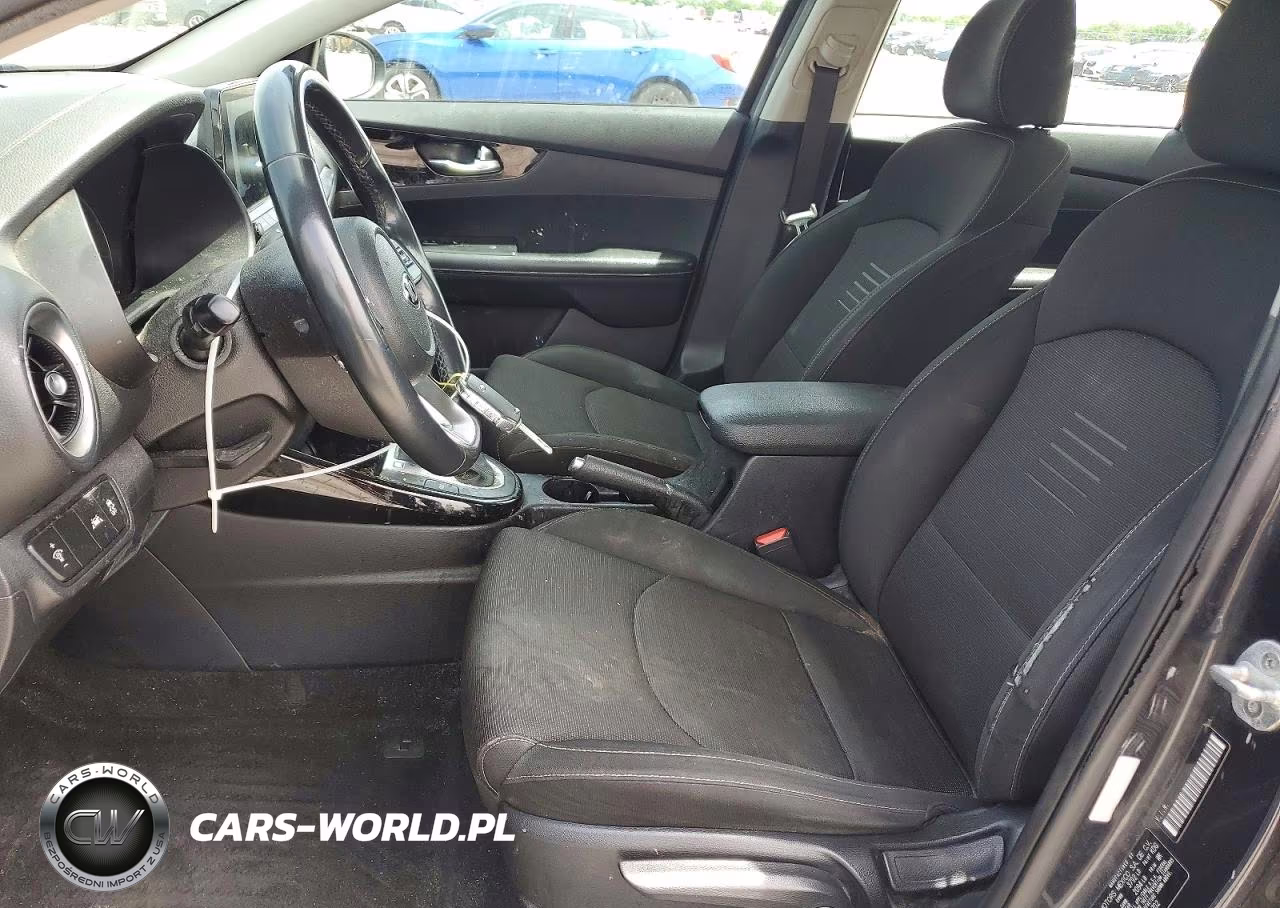 2019 Kia Forte S VIN:3KPF34AD6KE014702 - 7