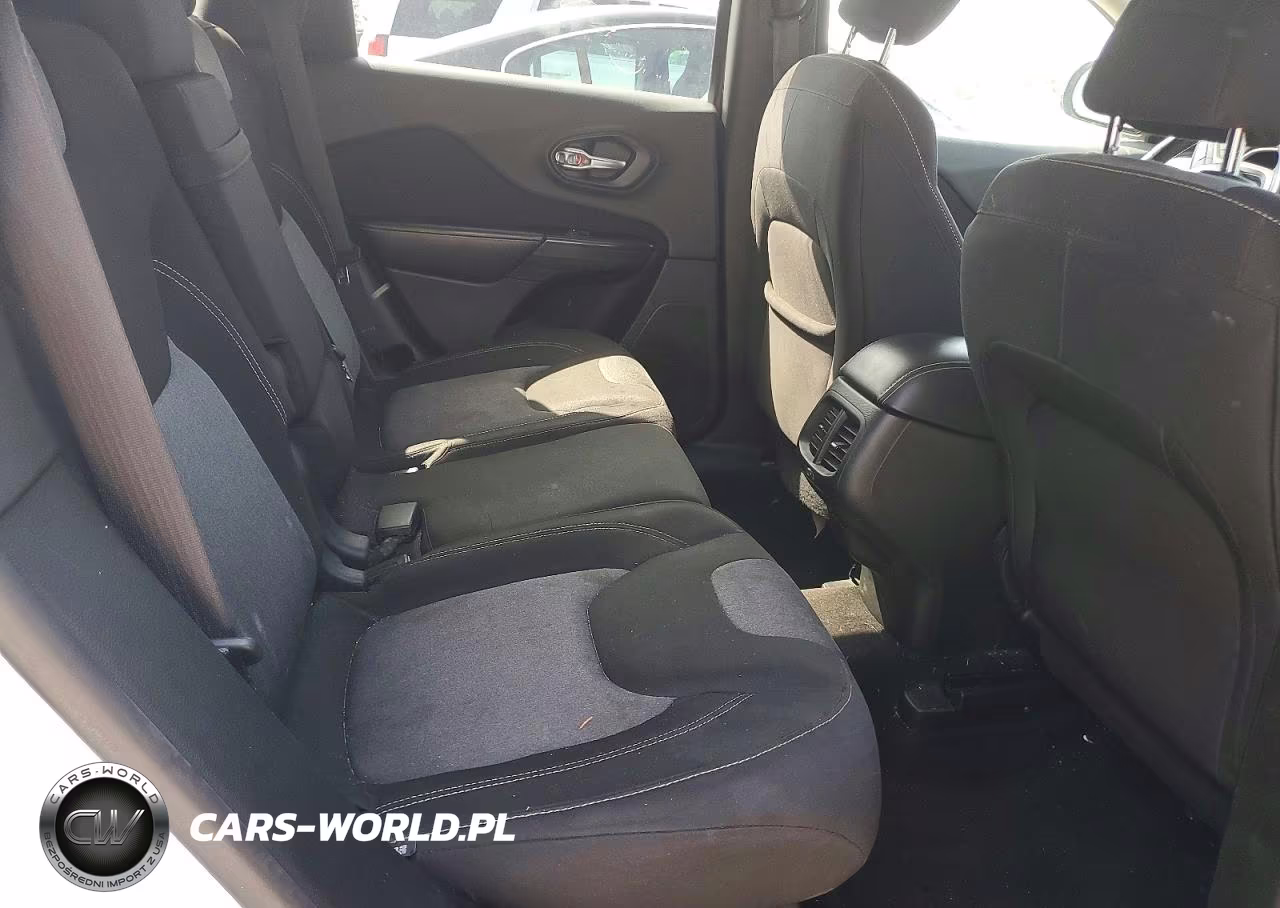 2014 Jeep Cherokee Latitude VIN:1C4PJLCS0EW123070 - 11