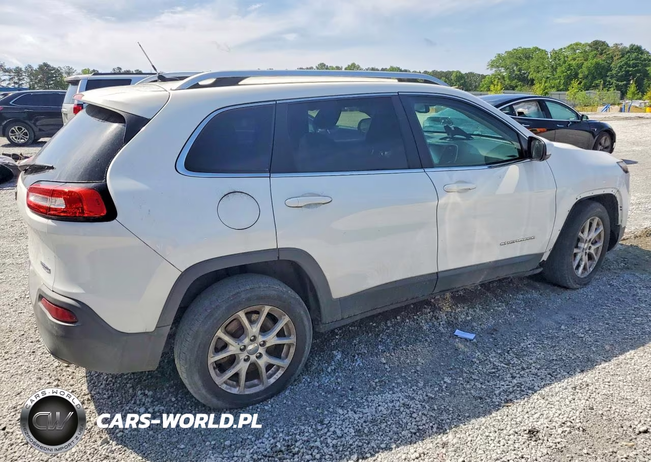 2014 Jeep Cherokee Latitude VIN:1C4PJLCS0EW123070 - 3