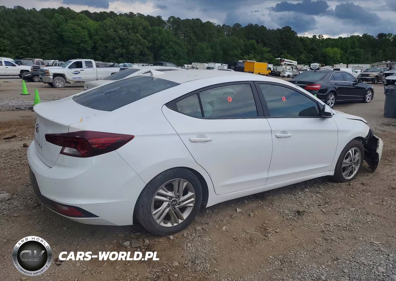 2019 Hyundai Elantra Sel VIN:5NPD84LF3KH436641 - 3