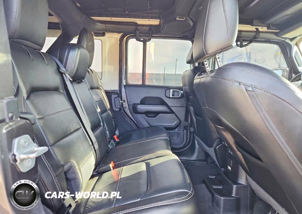 2020 Jeep Wrangler Unlimited Sahara VIN:1C4HJXEN6LW215042 - 10