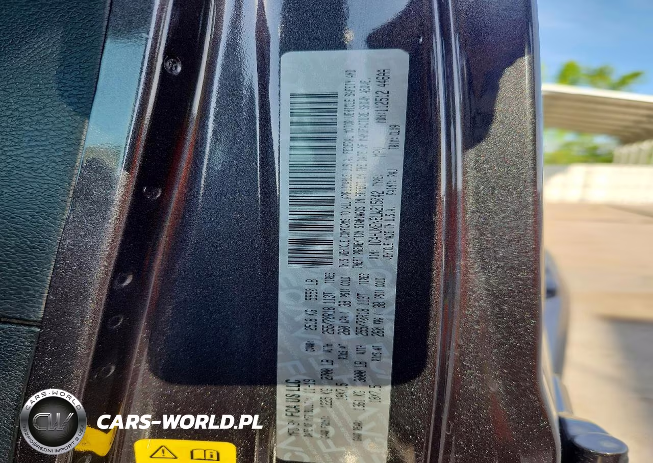 2020 Jeep Wrangler Unlimited Sahara VIN:1C4HJXEN6LW215042 - 12