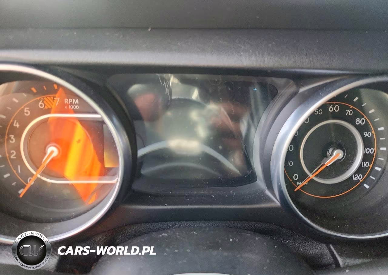 2020 Jeep Wrangler Unlimited Sahara VIN:1C4HJXEN6LW215042 - 9