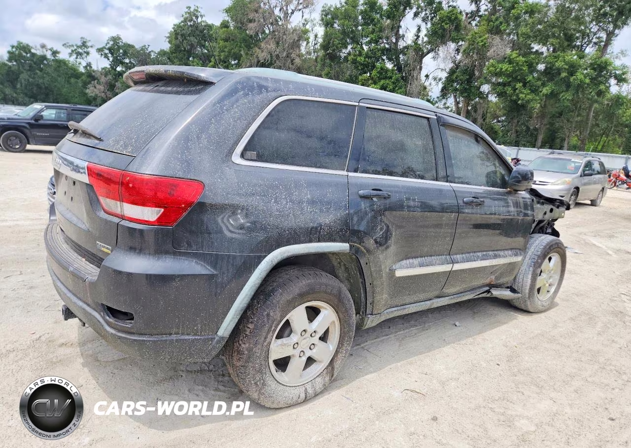 2011 Jeep Grand Cherokee Laredo VIN:1J4RS4GG6BC554117 - 3