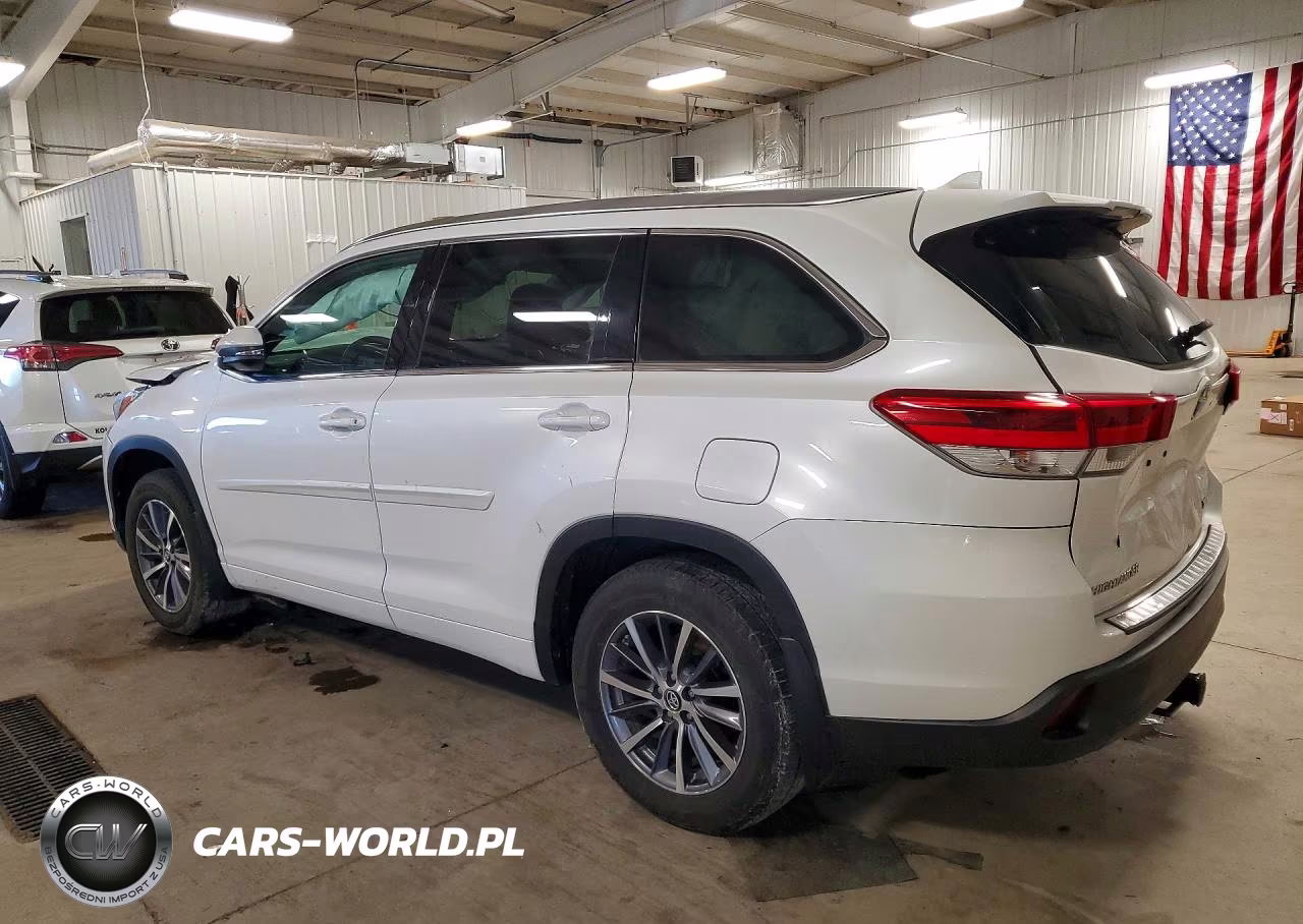 2018 Toyota Highlander Xle VIN:5TDJZRFH1JS811767 - 2