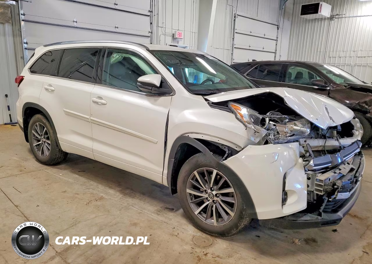 2018 Toyota Highlander Xle VIN:5TDJZRFH1JS811767 - 4