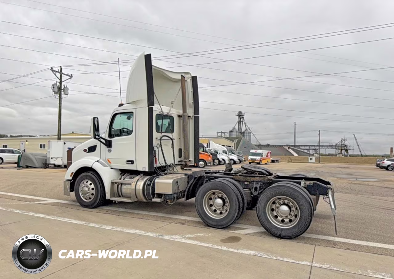2019 Peterbilt 579 Trucks Semi Truck VIN:1XPBAK9X5KD632553 - 3