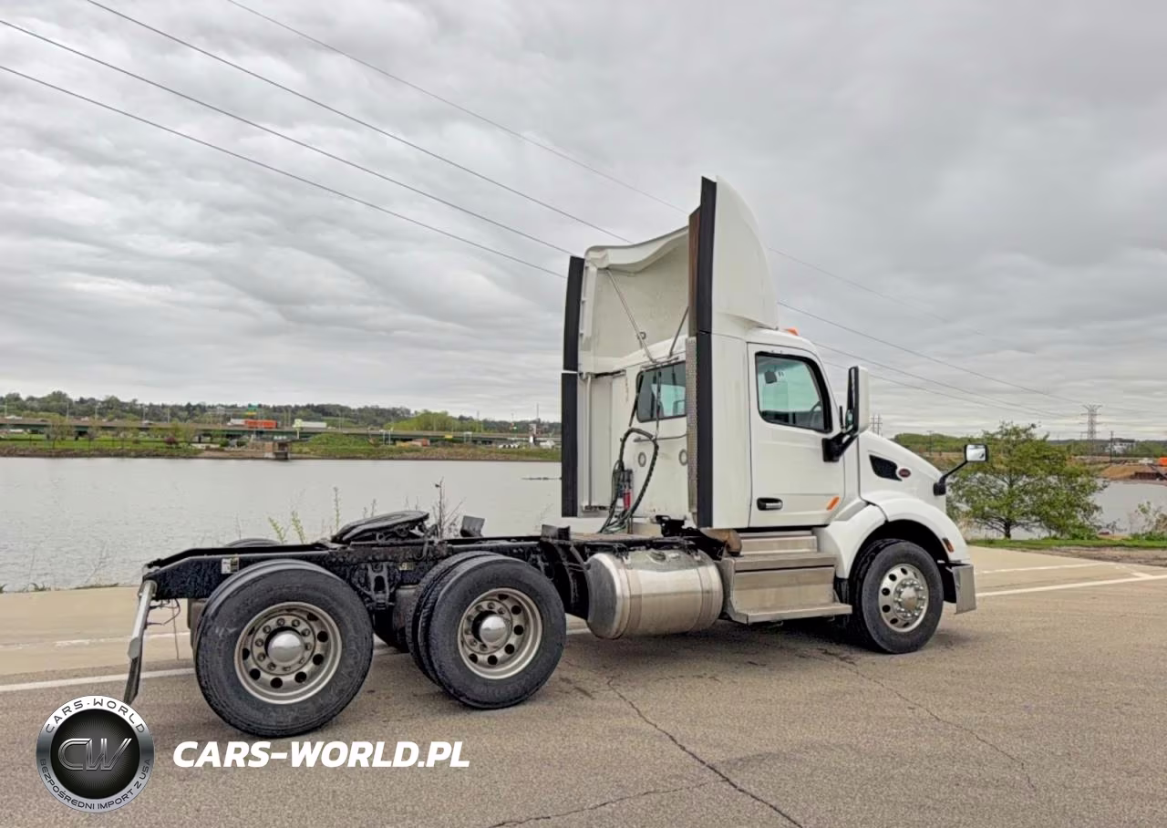 2019 Peterbilt 579 Trucks Semi Truck VIN:1XPBAK9X5KD632553 - 4