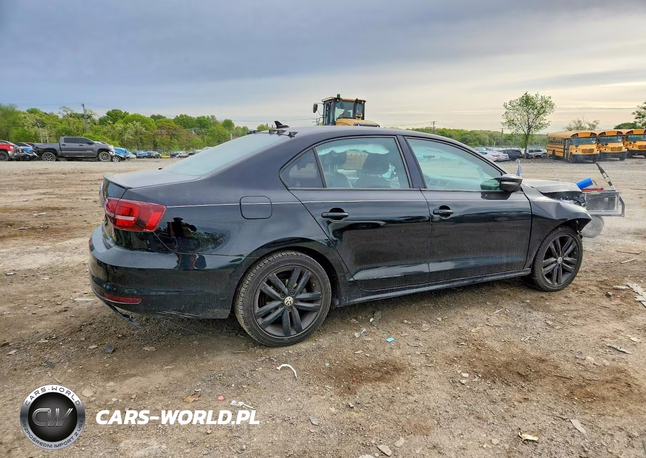 2018 Volkswagen Jetta Sport VIN:3VWD17AJ1JM255265 - 3
