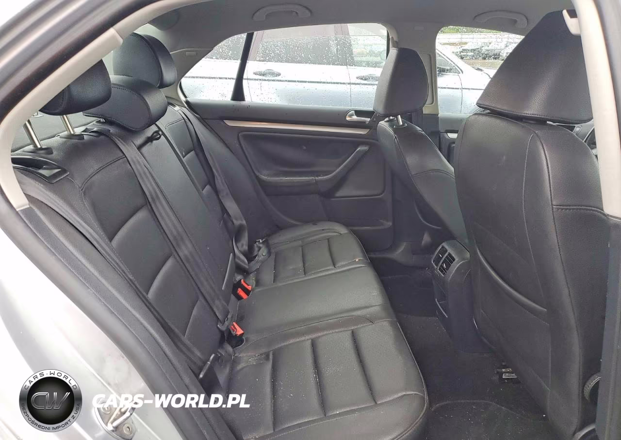2010 Volkswagen Jetta VIN:3VWAZ7AJ5AM127123 - 10