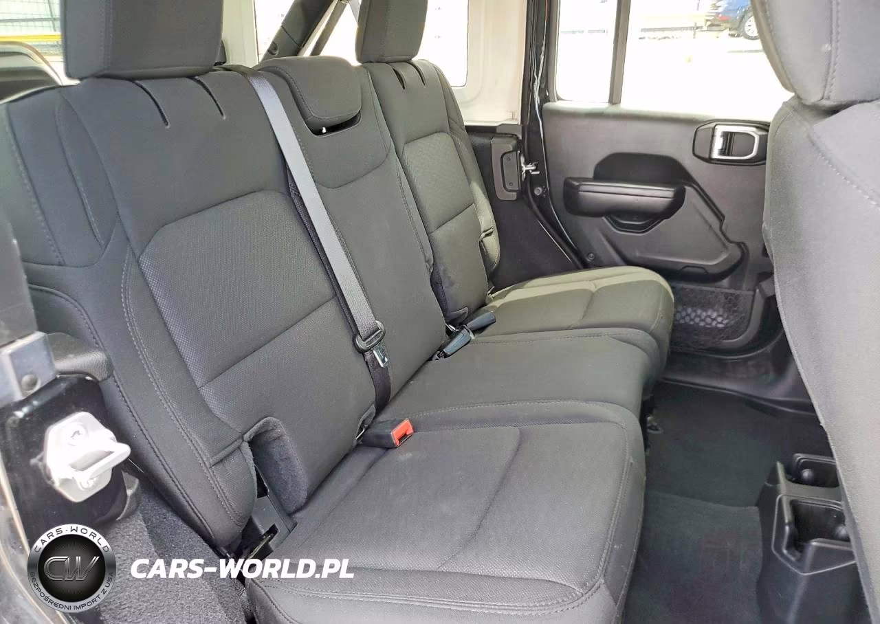 2020 Jeep Wrangler Unlimited Sport VIN:1C4HJXDG8LW331426 - 11