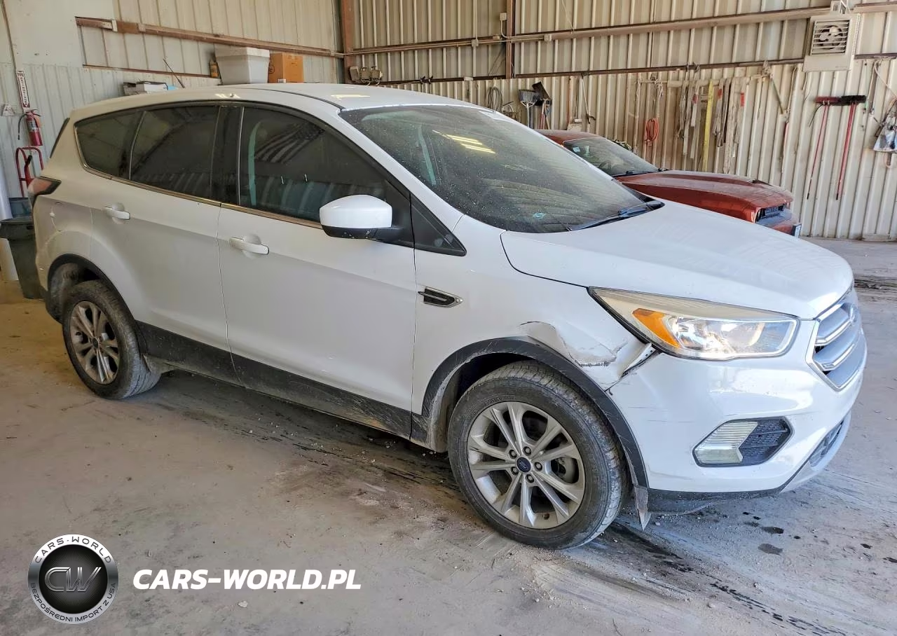 2017 Ford Escape VIN:1FMCU0GD2HUB61718 - 4