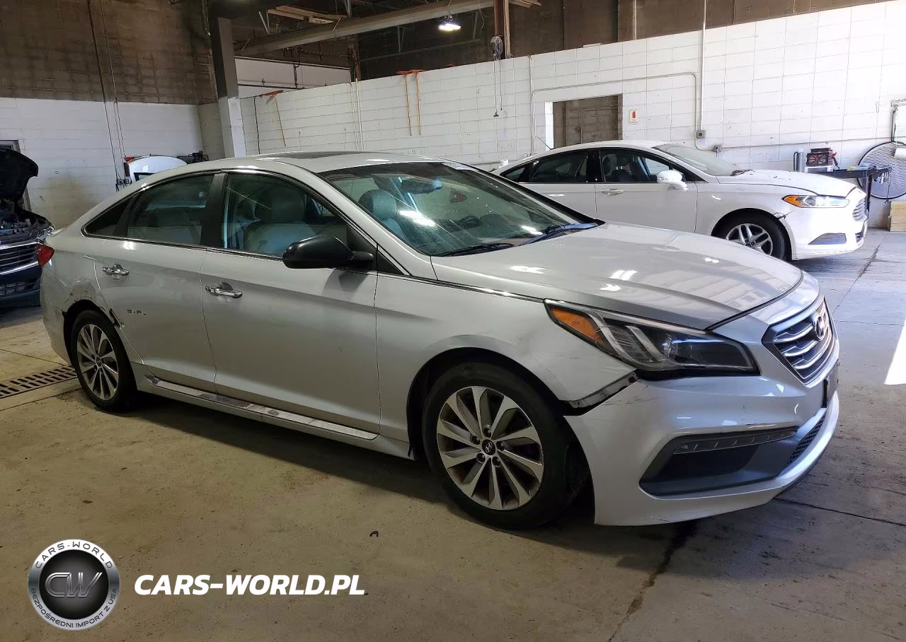 2016 Hyundai Sonata Sport VIN:5NPE34AF2GH421707 - 4