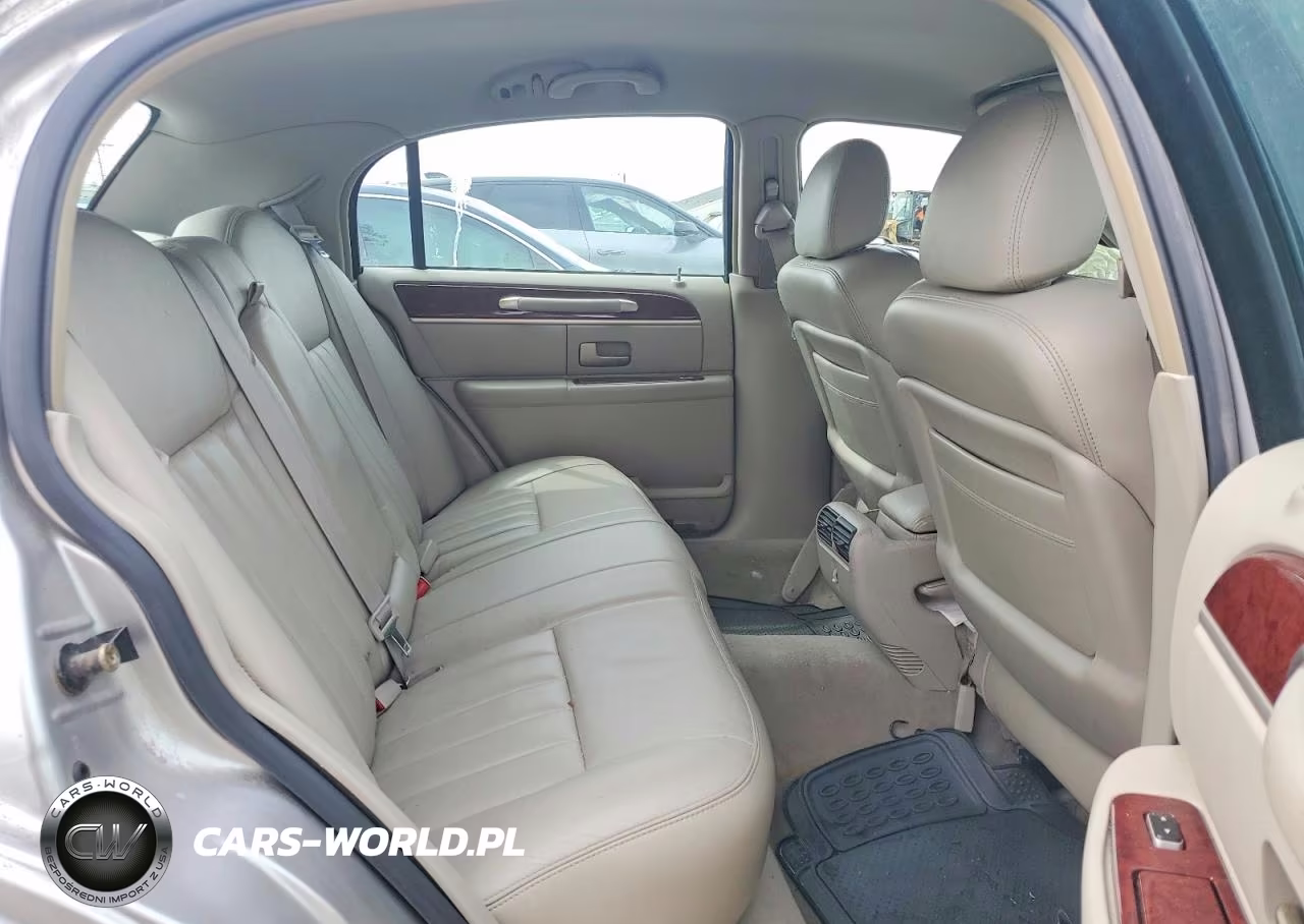 2003 Lincoln Town Car Executive VIN:1LNHM81W63Y699905 - 10