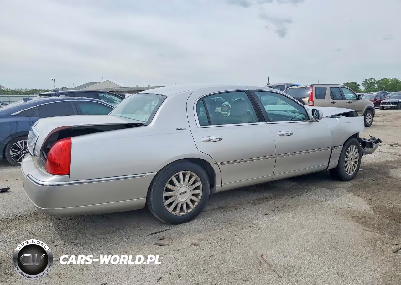2003 Lincoln Town Car Executive VIN:1LNHM81W63Y699905 - 3