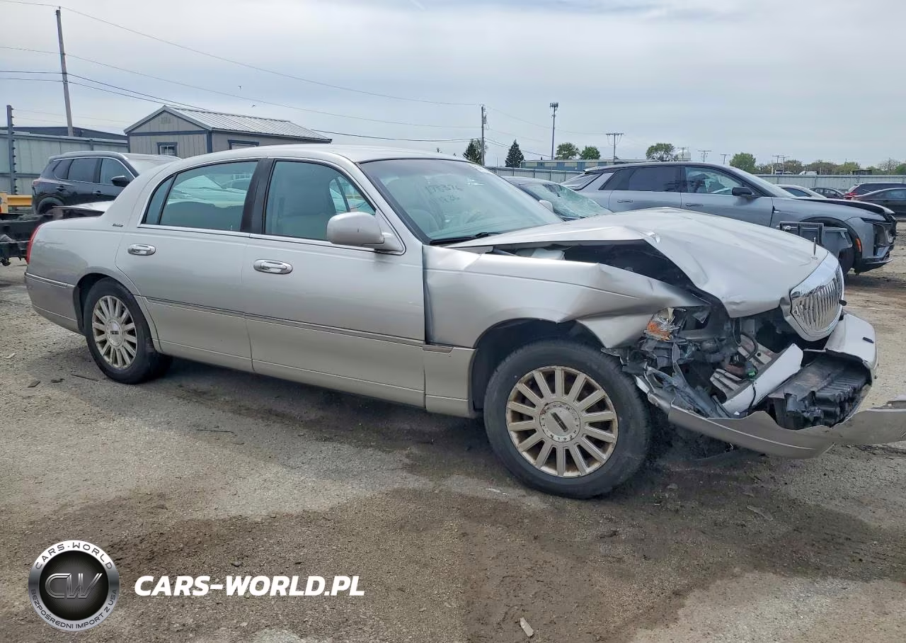2003 Lincoln Town Car Executive VIN:1LNHM81W63Y699905 - 4
