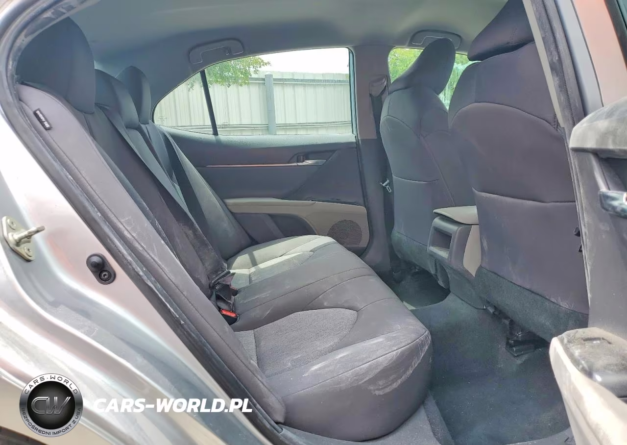 2020 Toyota Camry Le VIN:4T1C11AK4LU995620 - 10