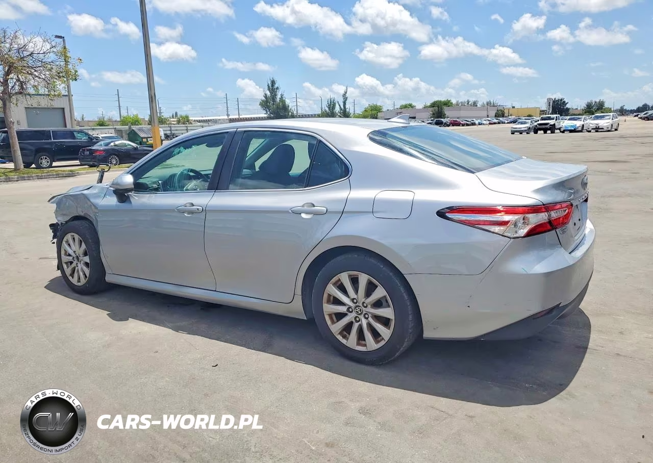 2020 Toyota Camry Le VIN:4T1C11AK4LU995620 - 2