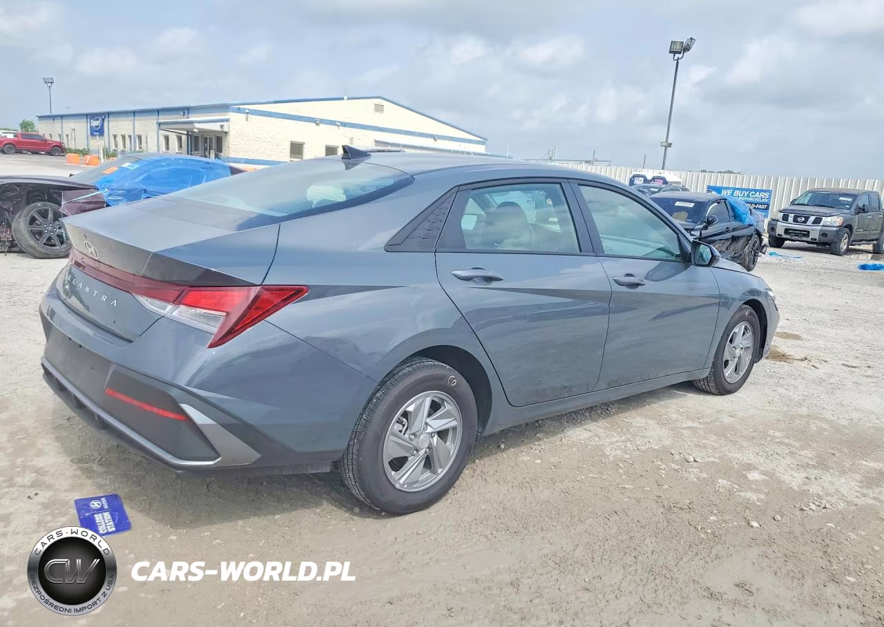 2026 Hyundai Elantra Se VIN:KMHLL4DG3TU160353 - 3