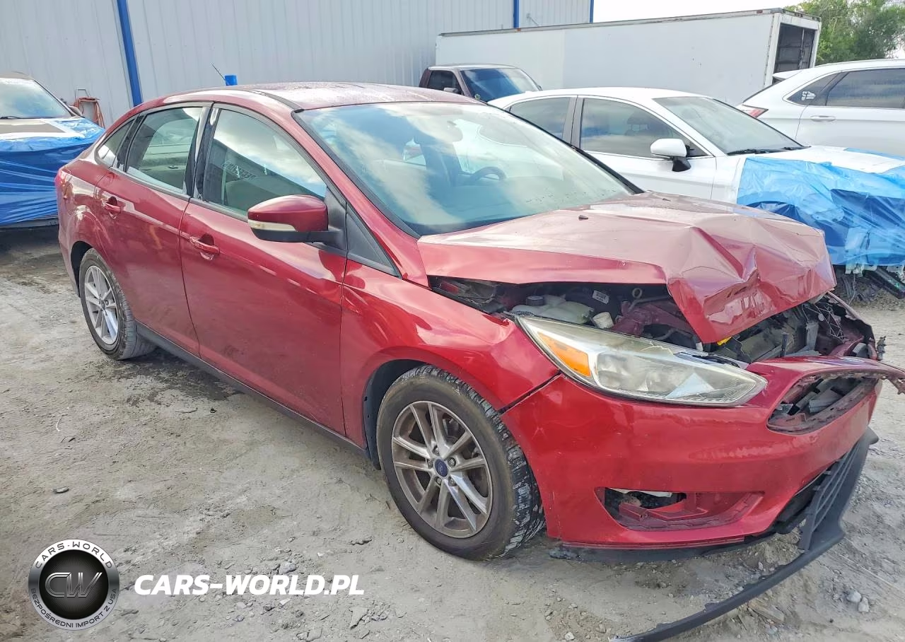 2016 Ford Focus Se VIN:1FADP3F20GL215402 - 4
