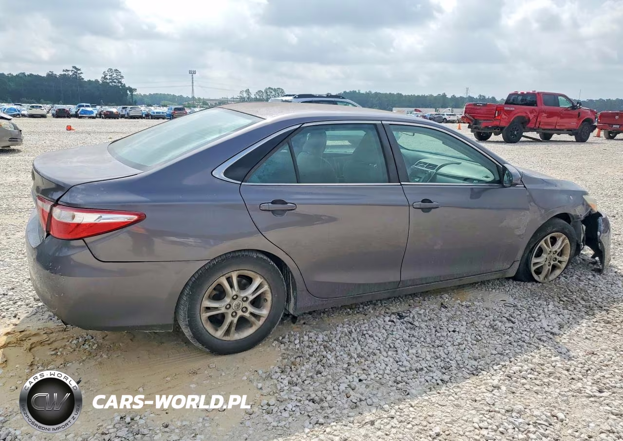 2016 Toyota Camry Le VIN:4T4BF1FK3GR532207 - 3