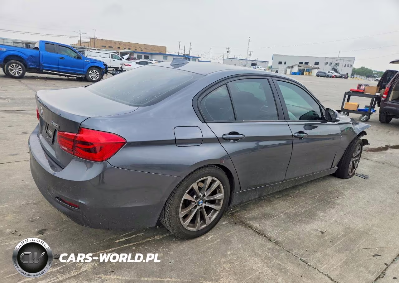 2018 BMW 320 I VIN:WBA8A9C53JAH14714 - 3