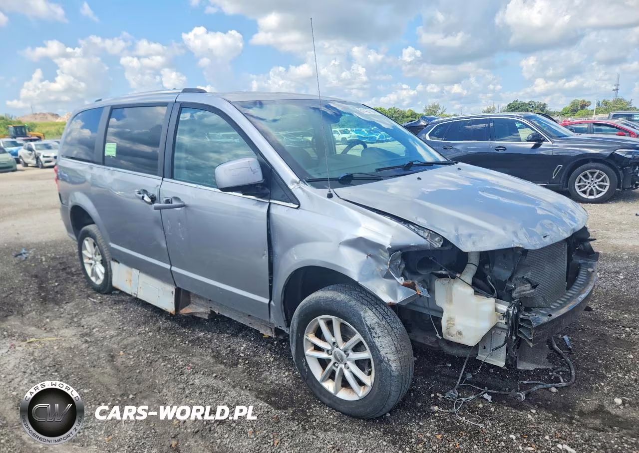 2018 Dodge Grand Caravan Sxt VIN:2C4RDGCG2JR326824 - 4