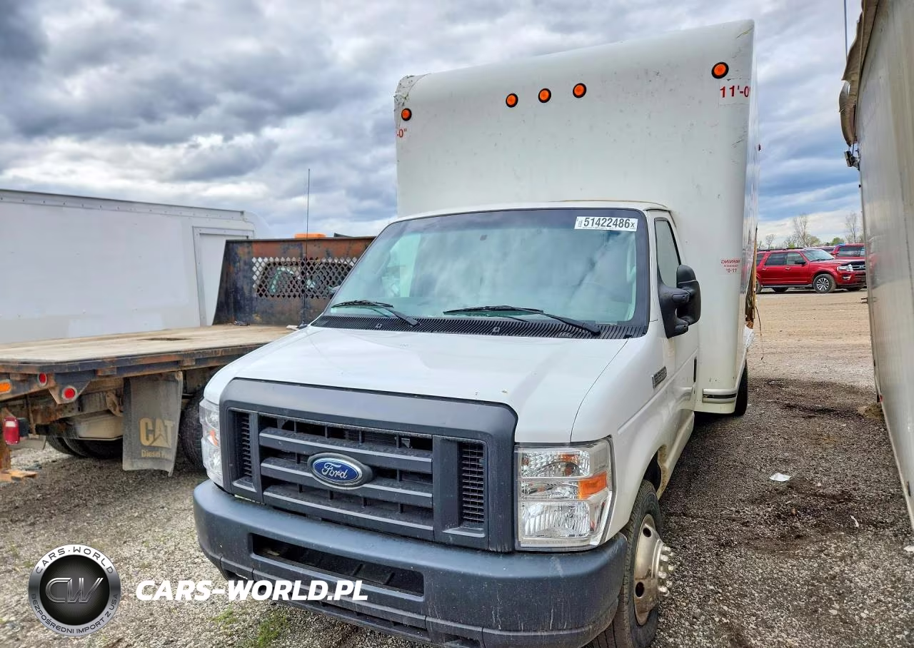 2018 Ford Econoline E350 Super Duty Cutaway Van