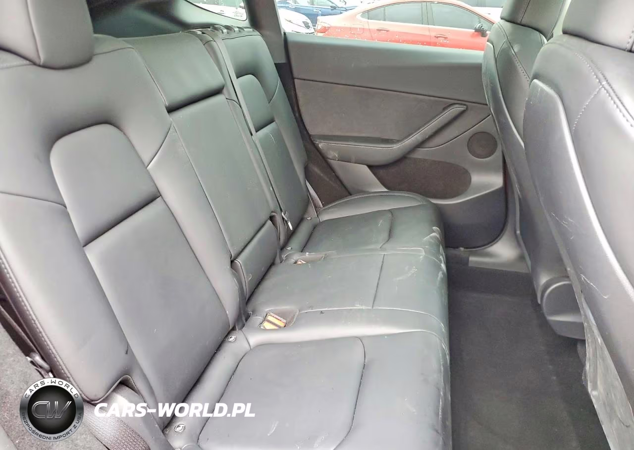 2024 Tesla Model Y VIN:7SAYGDEF5RF033449 - 10