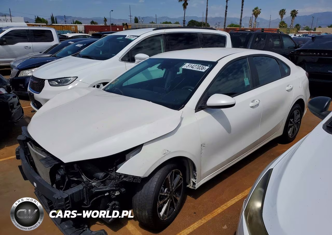 2023 Kia Forte Lxs – zdjęcie 1 z 12