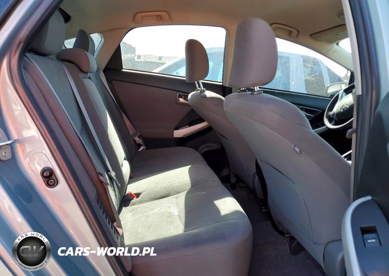 2013 Toyota Prius Two VIN:JTDKN3DU4D1637191 - 10