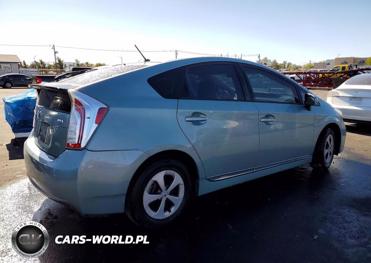 2013 Toyota Prius Two VIN:JTDKN3DU4D1637191 - 3