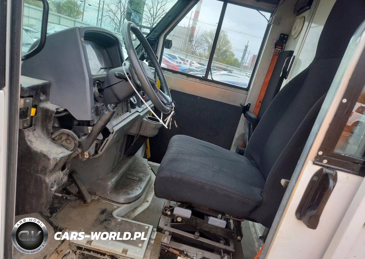2018 Isuzu Reach Delivery Van VIN:JALB4T17XJ7W02311 - 7