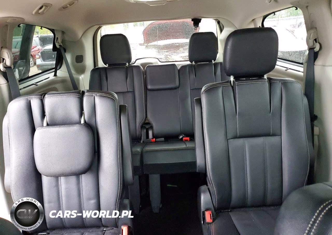 2016 Chrysler Town & Country Touring VIN:2C4RC1BG3GR247933 - 10