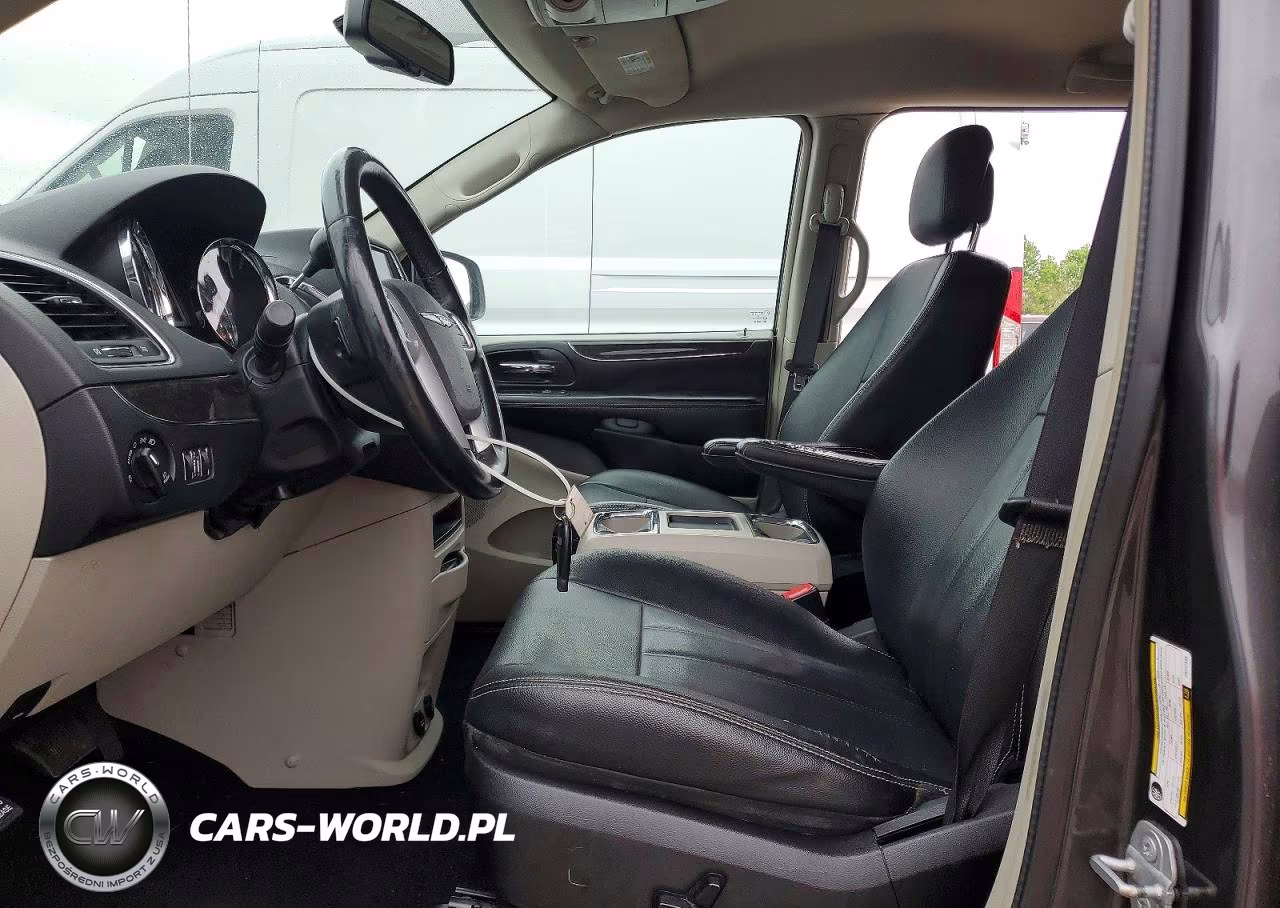 2016 Chrysler Town & Country Touring VIN:2C4RC1BG3GR247933 - 7