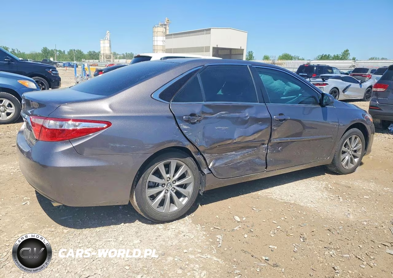 2015 Toyota Camry Xle VIN:4T1BF1FK2FU915757 - 3