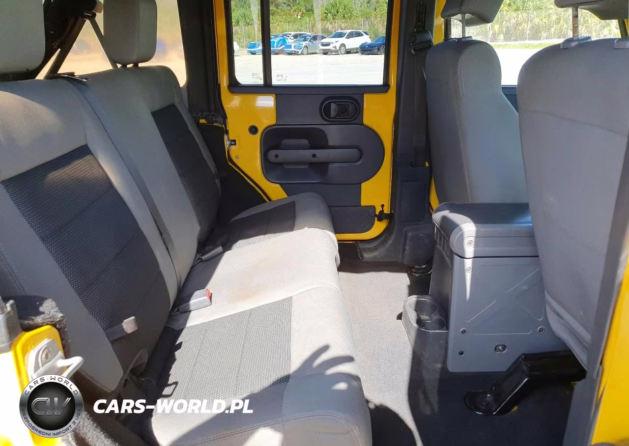 2009 Jeep Wrangler Unlimited X VIN:1J4GA39169L700197 - 11