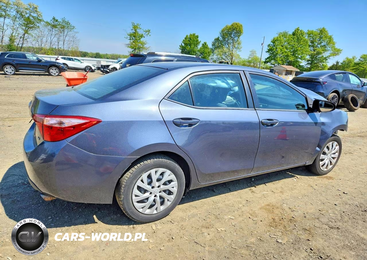 2017 Toyota Corolla Le VIN:2T1BURHE5HC786560 - 3