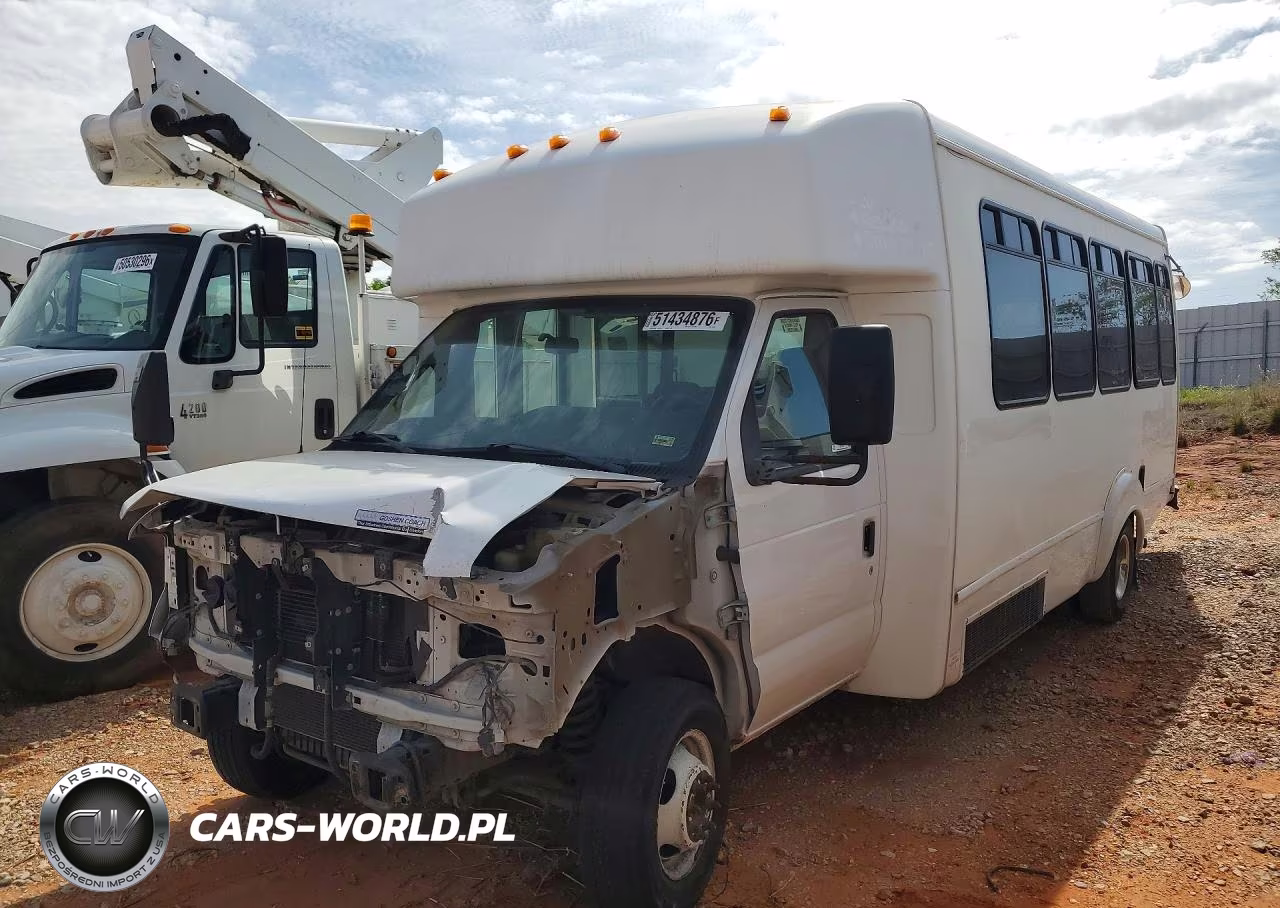 2014 Ford Econoline E450 Super Duty Cutaway Van