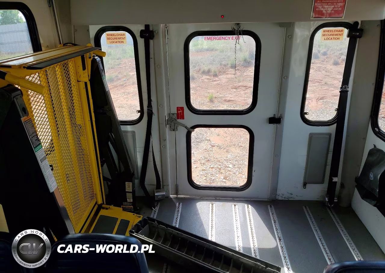 2014 Ford Econoline E450 Super Duty Cutaway Van VIN:1FDFE45S29DA84532 - 10