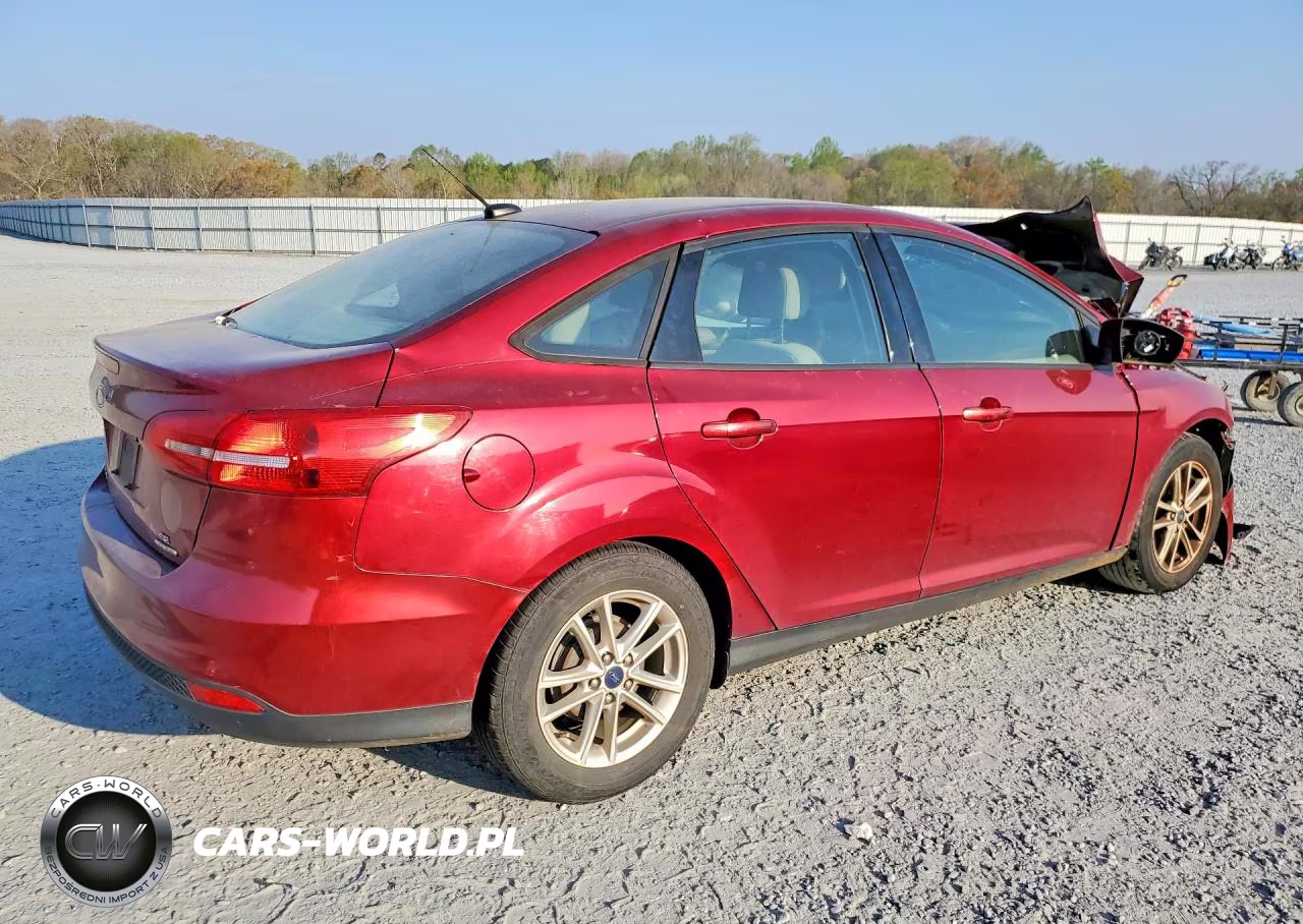 2016 Ford Focus Se VIN:1FADP3F2XGL287787 - 3