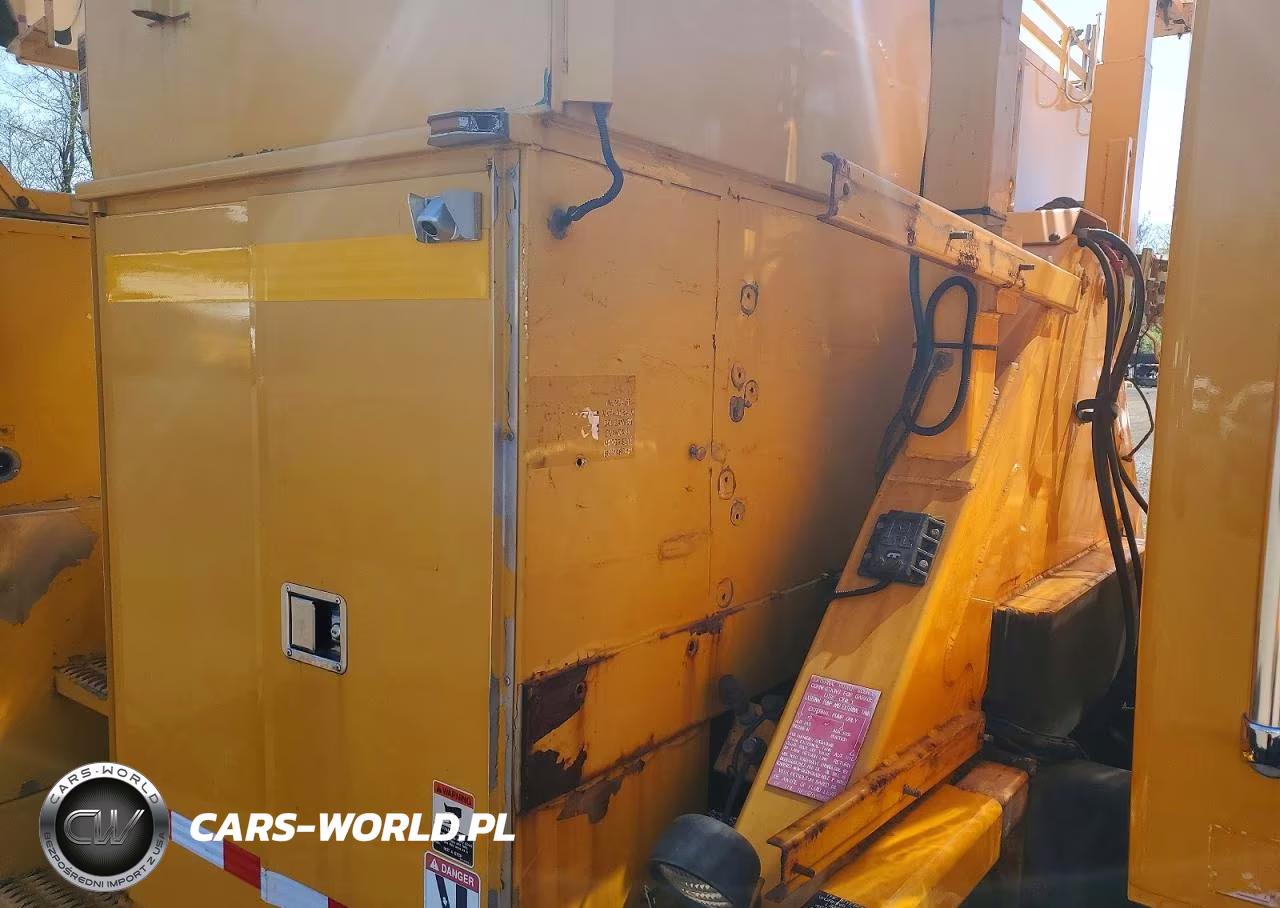 2011 International 4400 Bucket Truck VIN:1HTMKAAR3BH383860 - 9