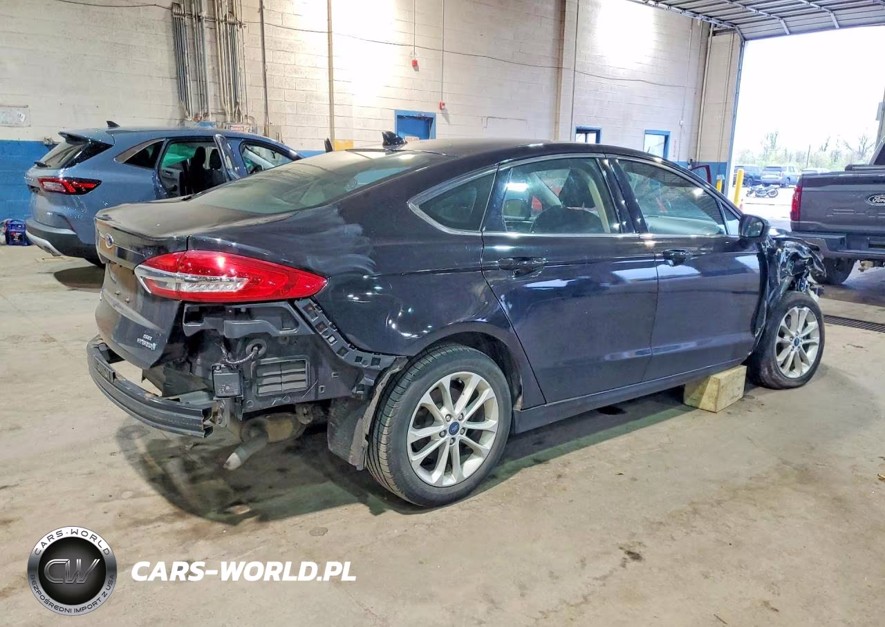 2019 Ford Fusion Se VIN:3FA6P0LU0KR182344 - 3