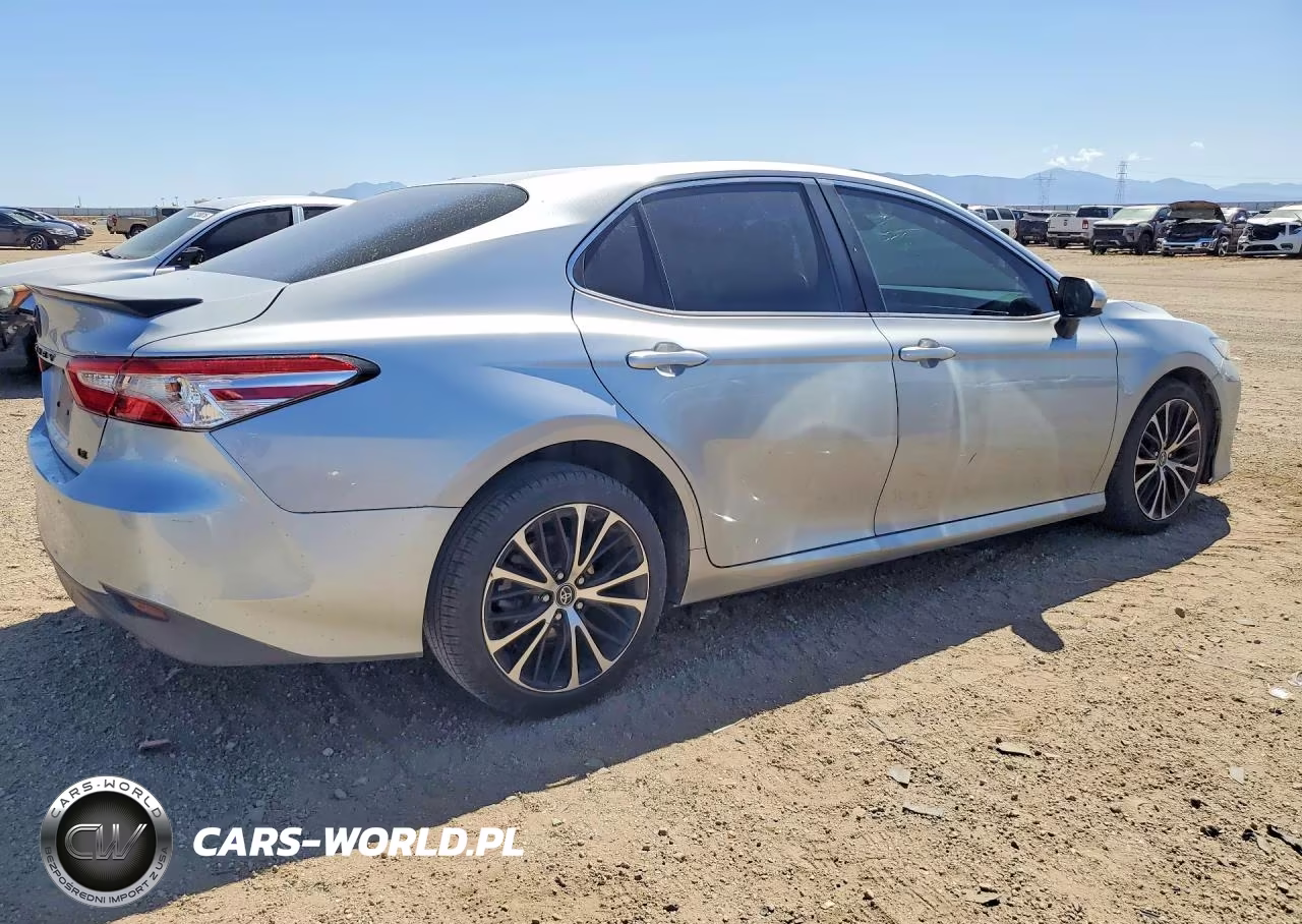 2018 Toyota Camry Le VIN:4T1B11HK1JU108828 - 3