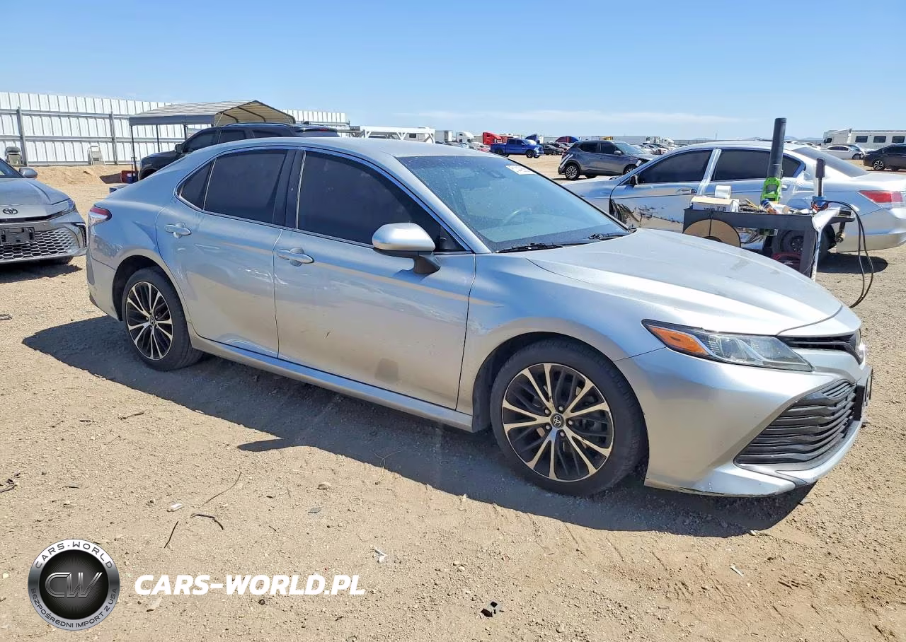 2018 Toyota Camry Le VIN:4T1B11HK1JU108828 - 4