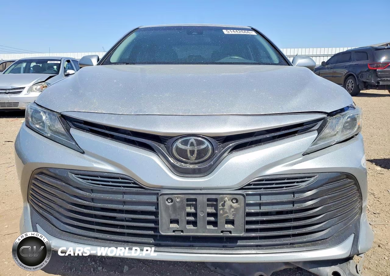 2018 Toyota Camry Le VIN:4T1B11HK1JU108828 - 5