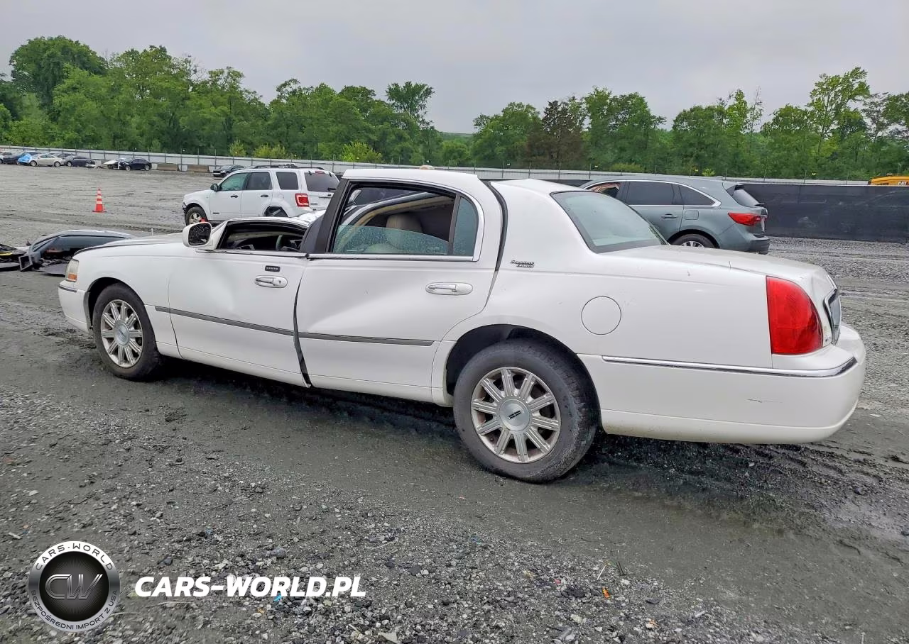 2009 Lincoln Town Car Signature Limited VIN:2LNHM82V49X618785 - 2