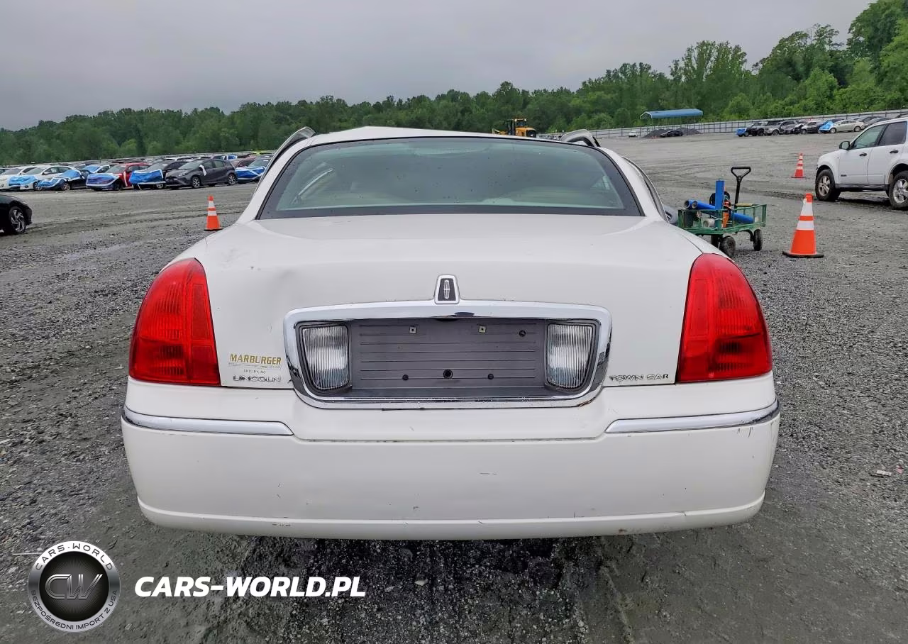 2009 Lincoln Town Car Signature Limited VIN:2LNHM82V49X618785 - 6